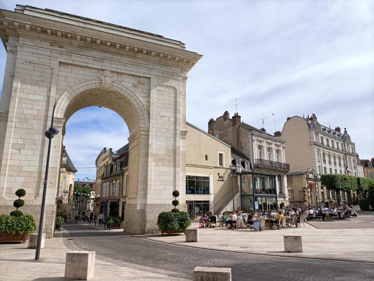 Nevers A La Porte De Paris Exterior foto